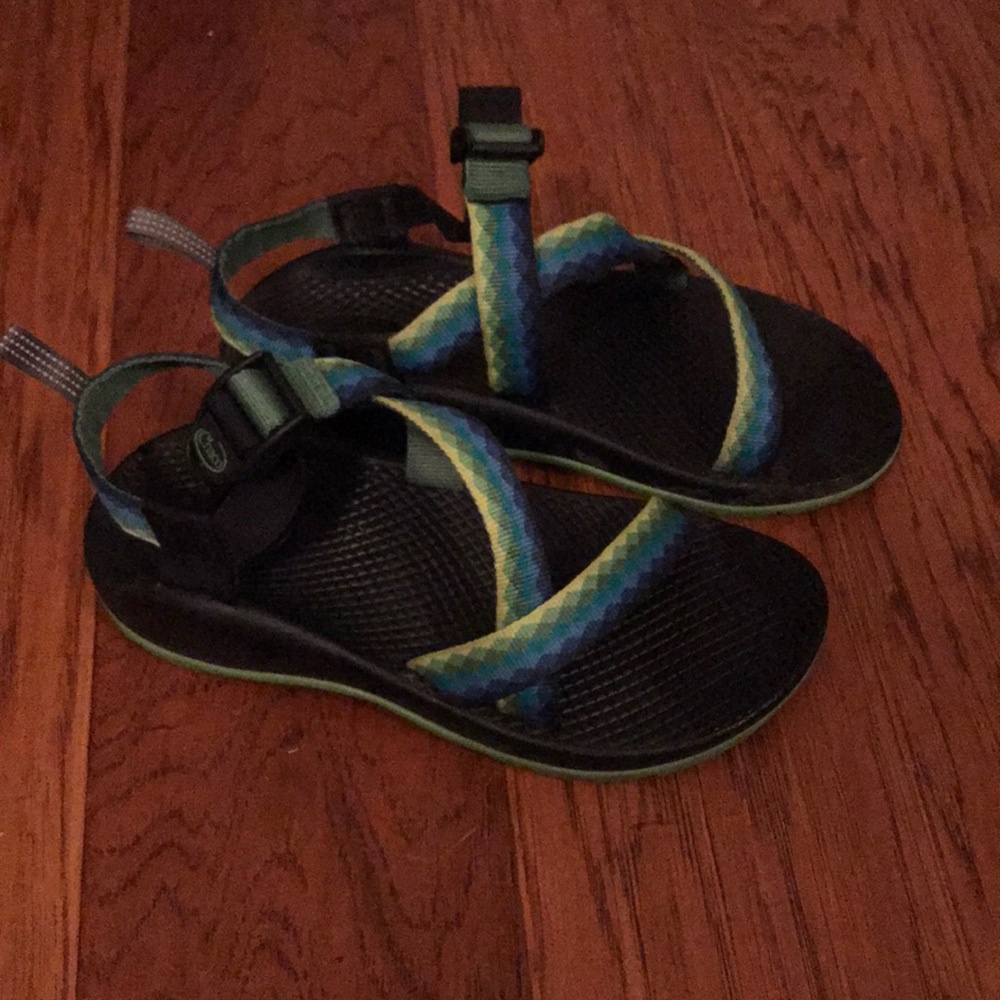 Blue and green Chachos . Kids size 4